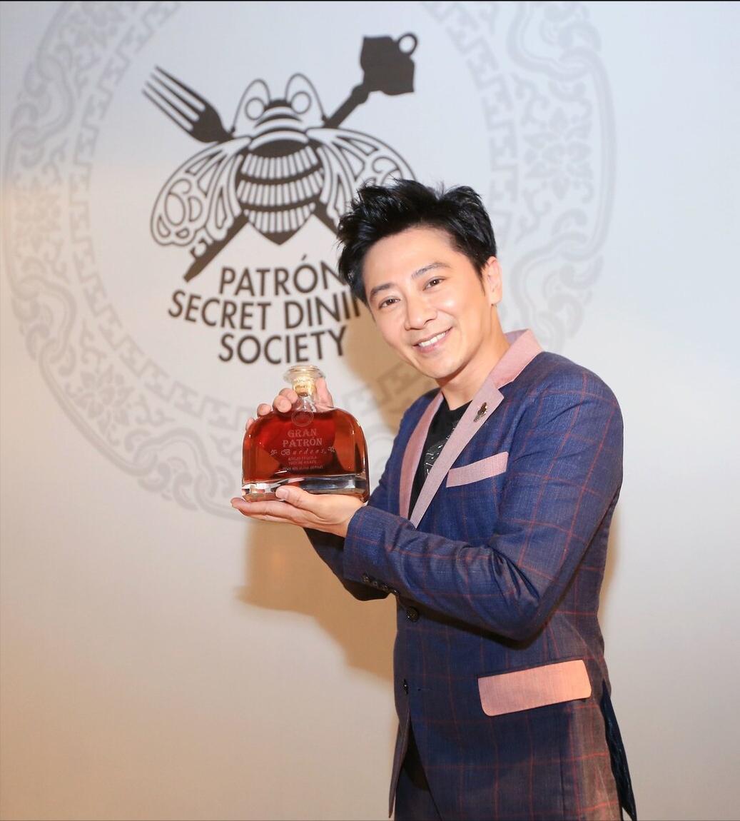 因一句“*鱼岛钓**是中国的”，惨遭封杀多年，如今复出变得光彩亮人