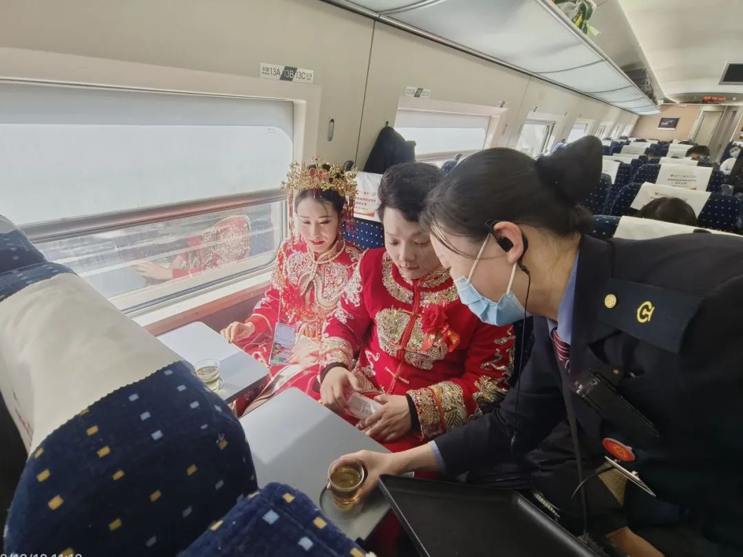 昆明南到厦门动车,昆明西山区新人登记结婚