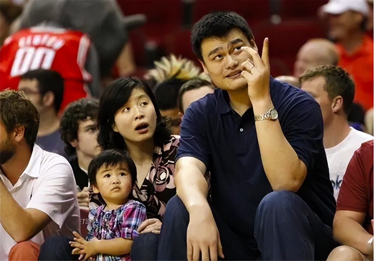 姚明和妻子的爱情故事,姚明和妻子叶莉图文