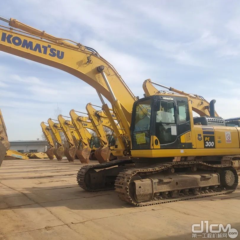 二手挖掘机交易市场现场直播,哪个平台卖二手挖掘机