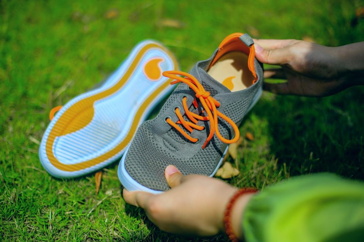 休闲跑步鞋夏季透气,秋季商务透气休闲鞋推荐