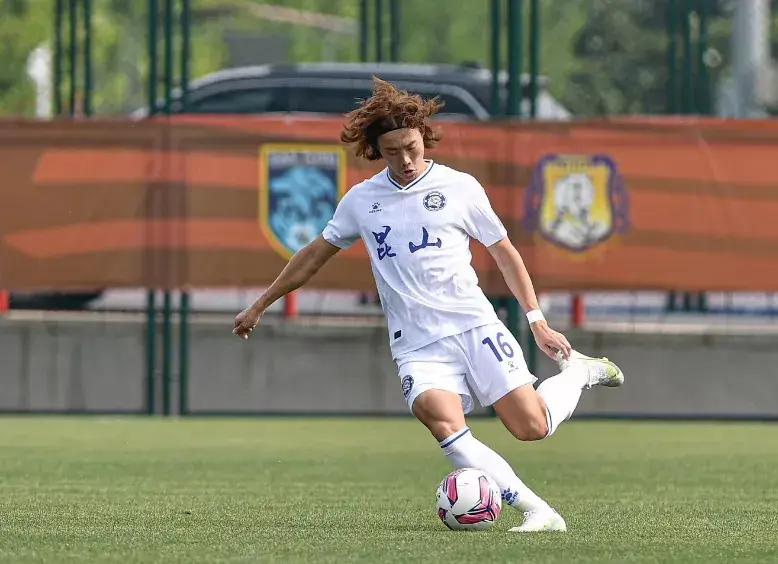 李智足球生涯,李富真的逆袭之路