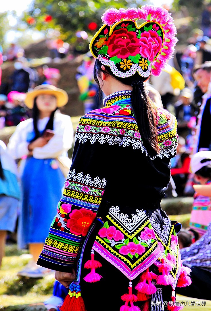 千年彝装，一赛千年“世界最古老的乡村T台”