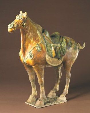 三彩釉陶雕塑,唐代三彩俑具有什么艺术特点