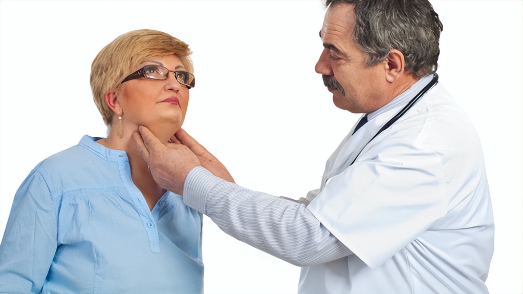 李连杰得甲亢后的照片,李连杰得甲亢前后照片对比