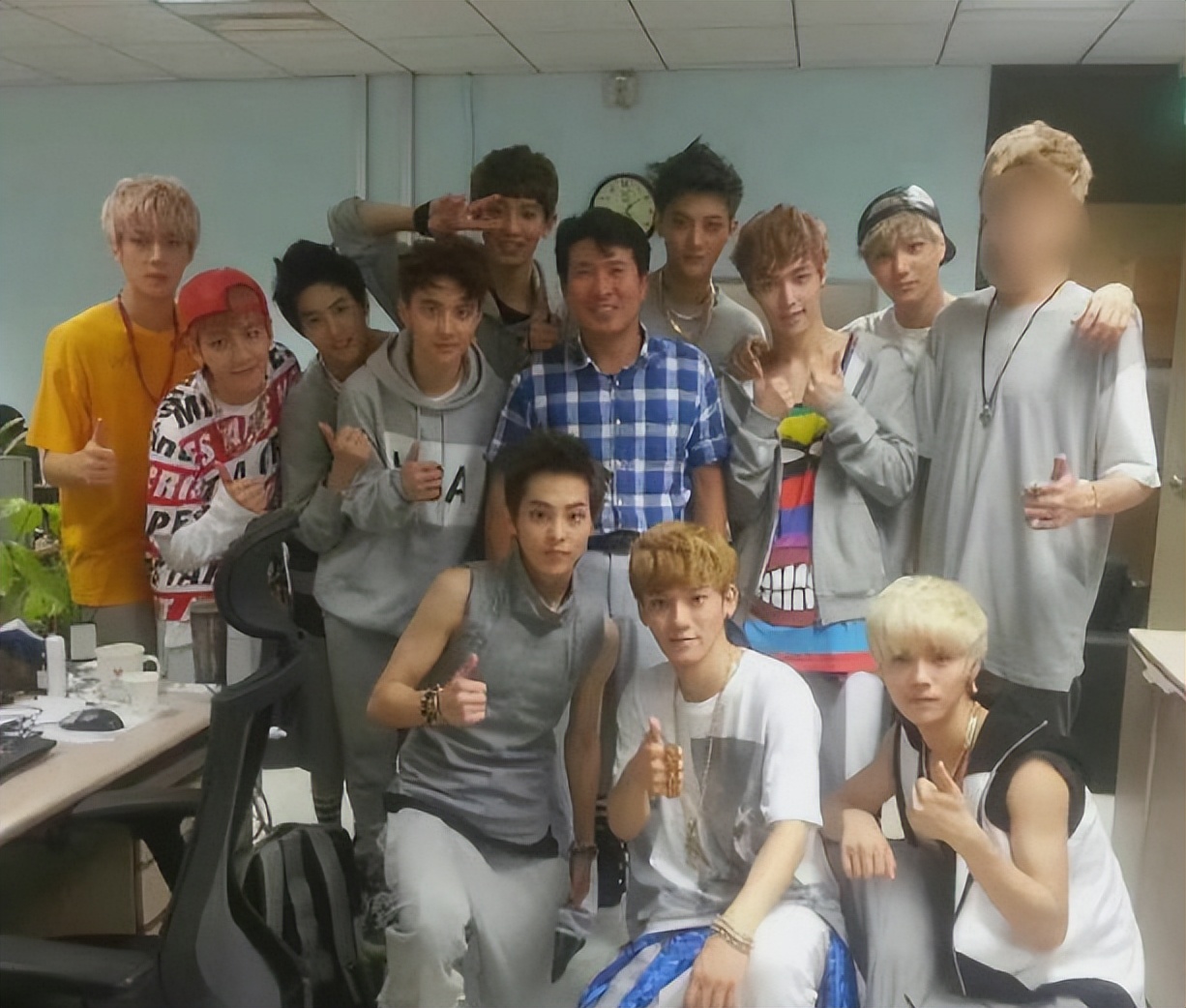 张艺兴退出exo成员反应,鹿晗张艺兴黄子韬为什么退出exo