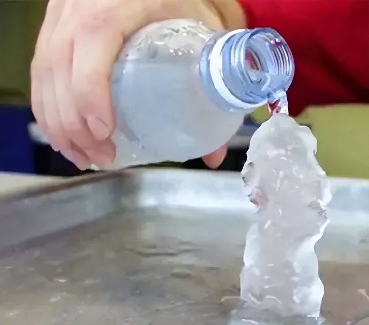 古人用热水造冰的原理,古人用开水造冰还原过程