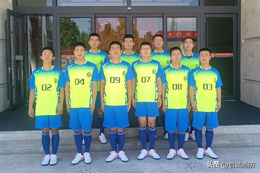 绿茵场上,绿茵场上展风采