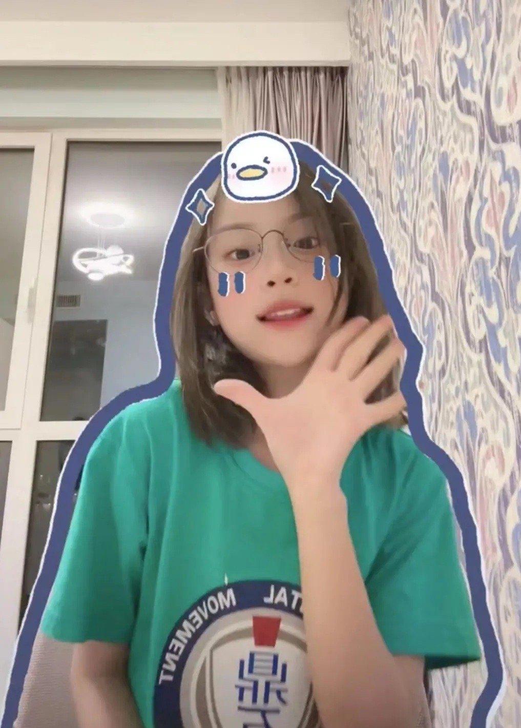 甜馨现在的发型,小甜馨发型美出新高度