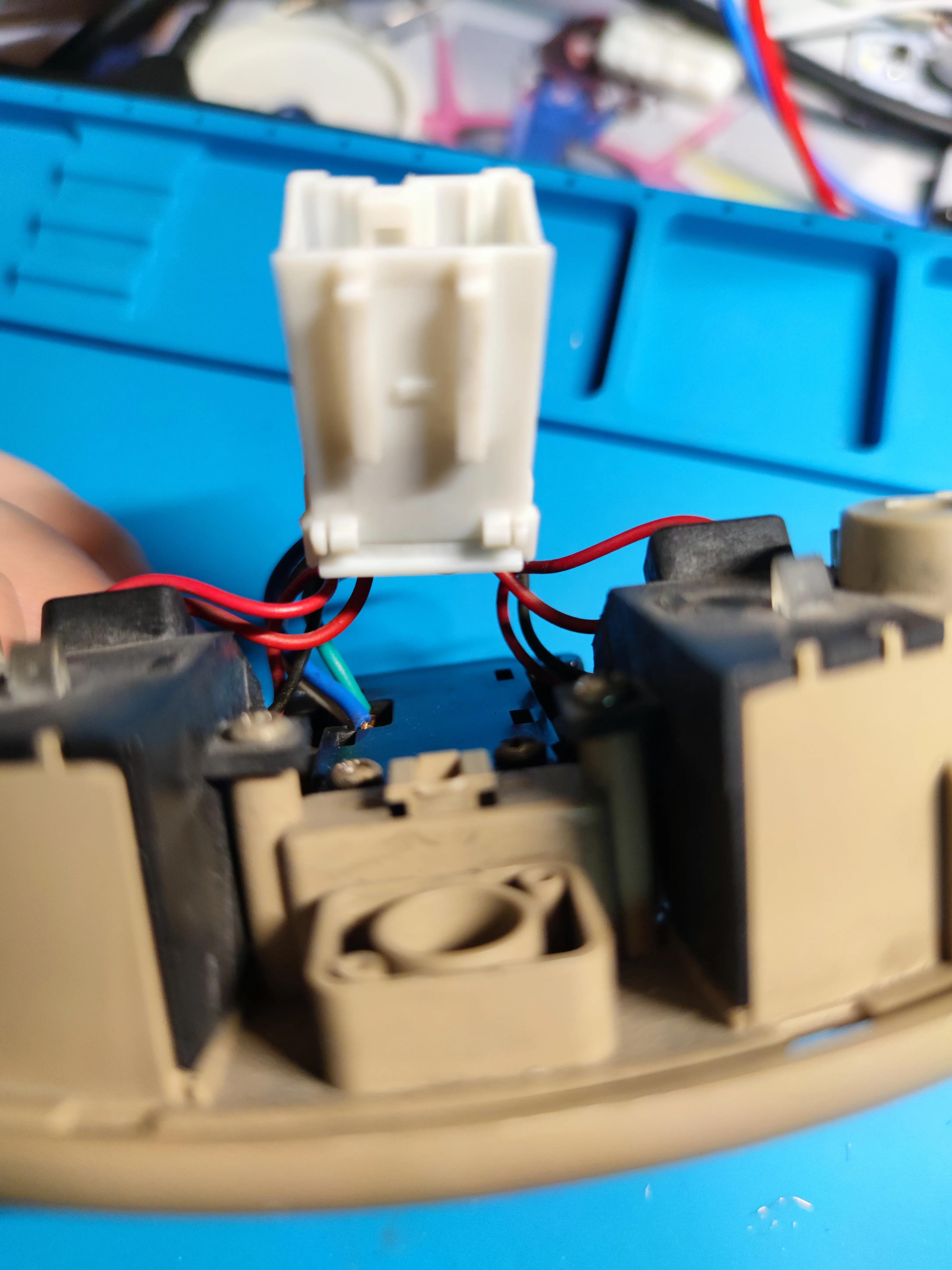 09年别克凯越天窗开关无反应,别克凯越方向盘喇叭按钮接触不良