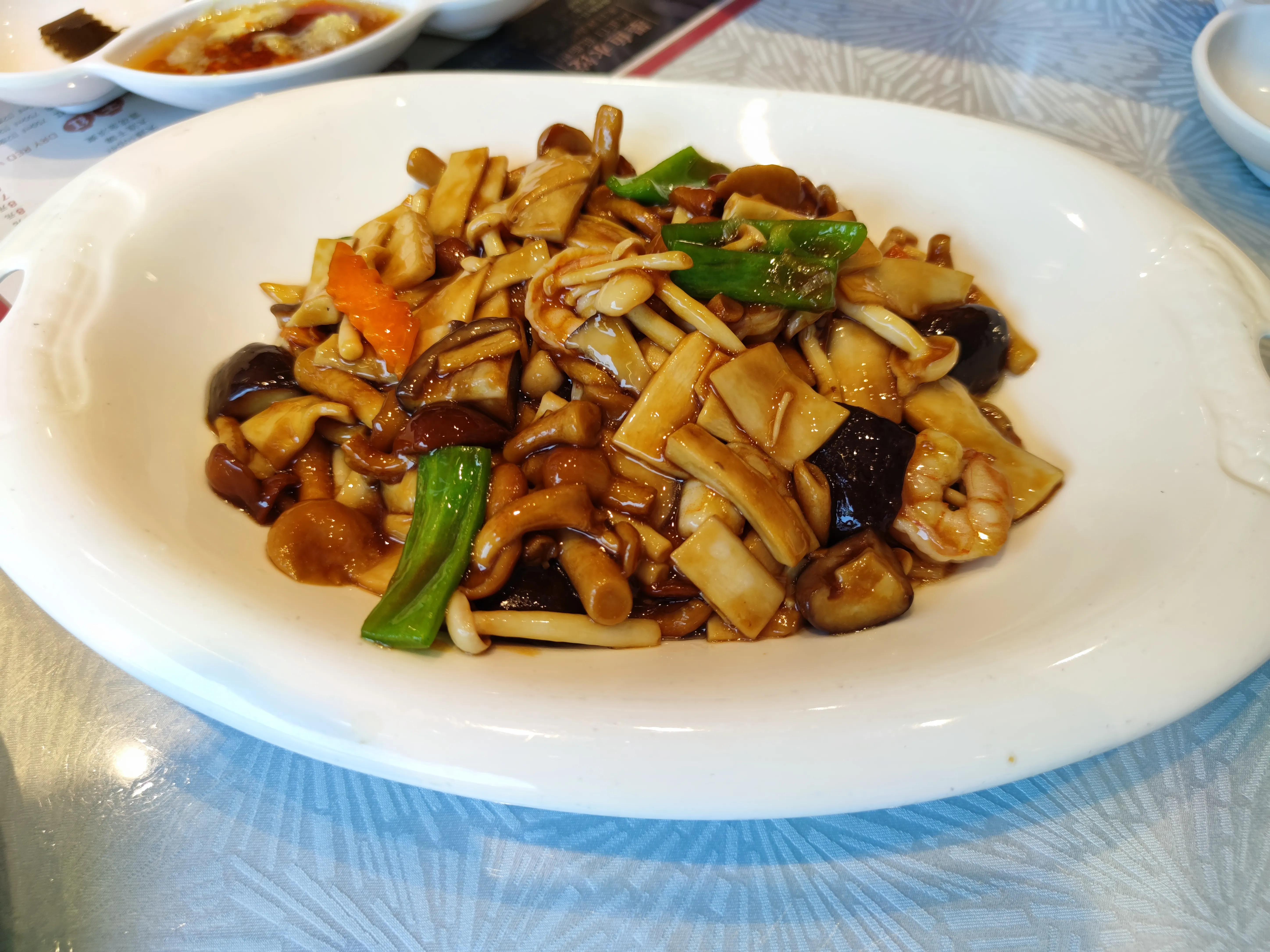 饭店里的菜为啥下饭,饭店里的菜为什么都不咸