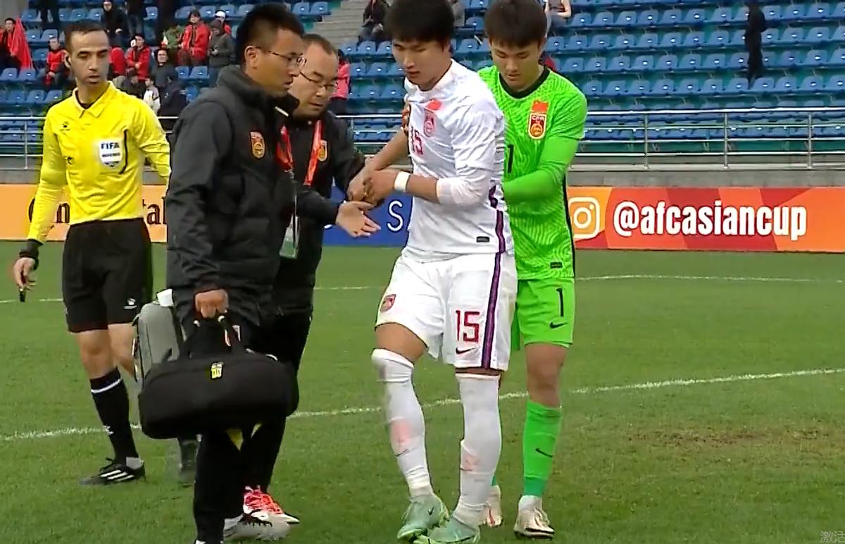 1比3国足输给了越南集锦,国足0比1输韩国全程回放