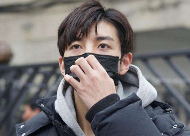 虽说“男人看鼻子”，但这些男演员的“大鼻子”，写满了“假”字