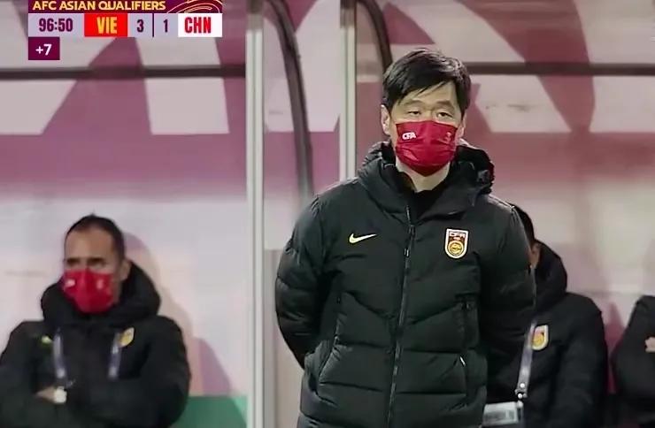 国足被越南“狂揍”！不解决这“八问”，中国足球永无出头之日…