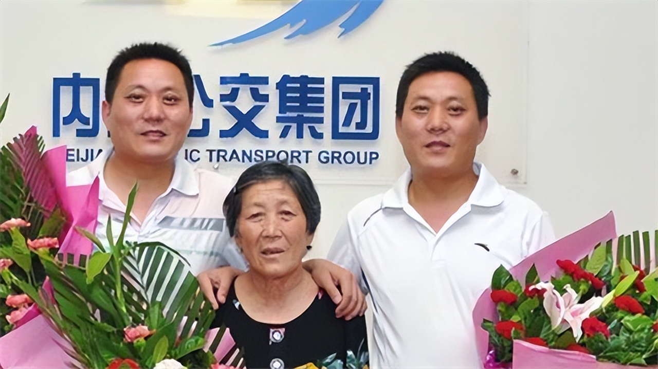 四川走失33年男孩和父母相认,寻人节目四川8岁男孩丢失40年