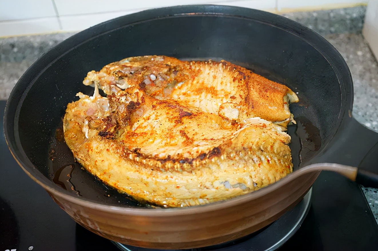 教你秘制烤鱼的做法,家庭烤鱼三道鳞的做法平底锅