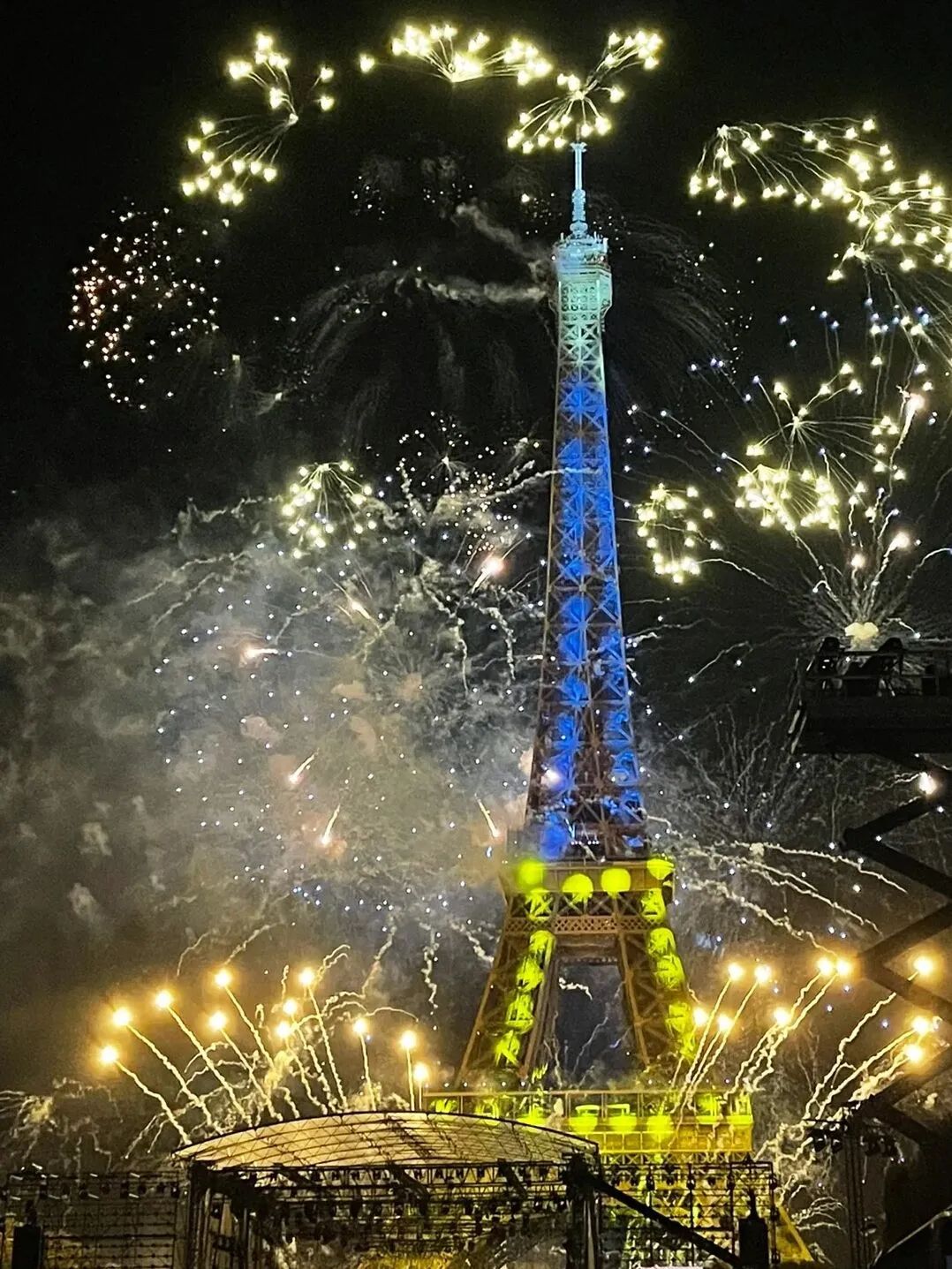 21岁Anais在法国：沉迷奢侈品欠巨额网贷，异国浪子回头拿全额奖