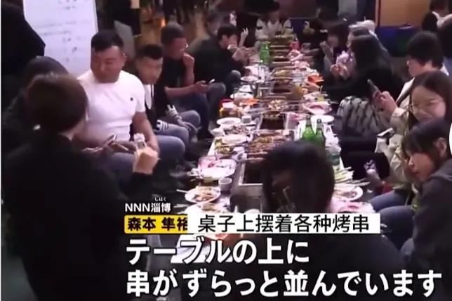 日本人淄博烧烤再度火爆出圈,日本人也来吃淄博烧烤了