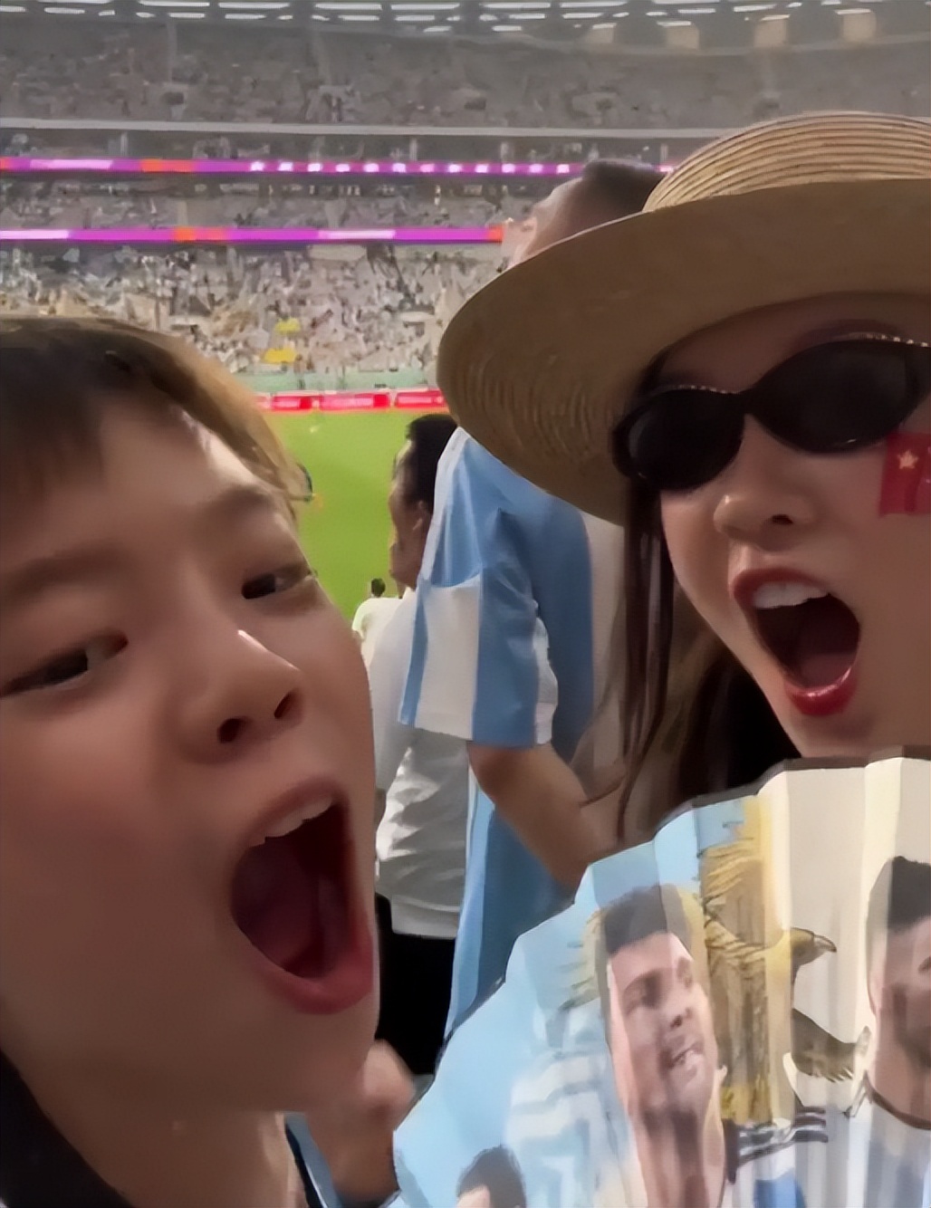 闯进场拥抱梅西球迷发声,球迷冲进球场拥抱梅西跑了多少米