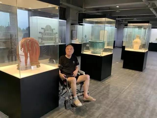 2022年57岁妇女跟8旬老翁离婚,分得5亿家产,老翁气晕：丢财又丢人