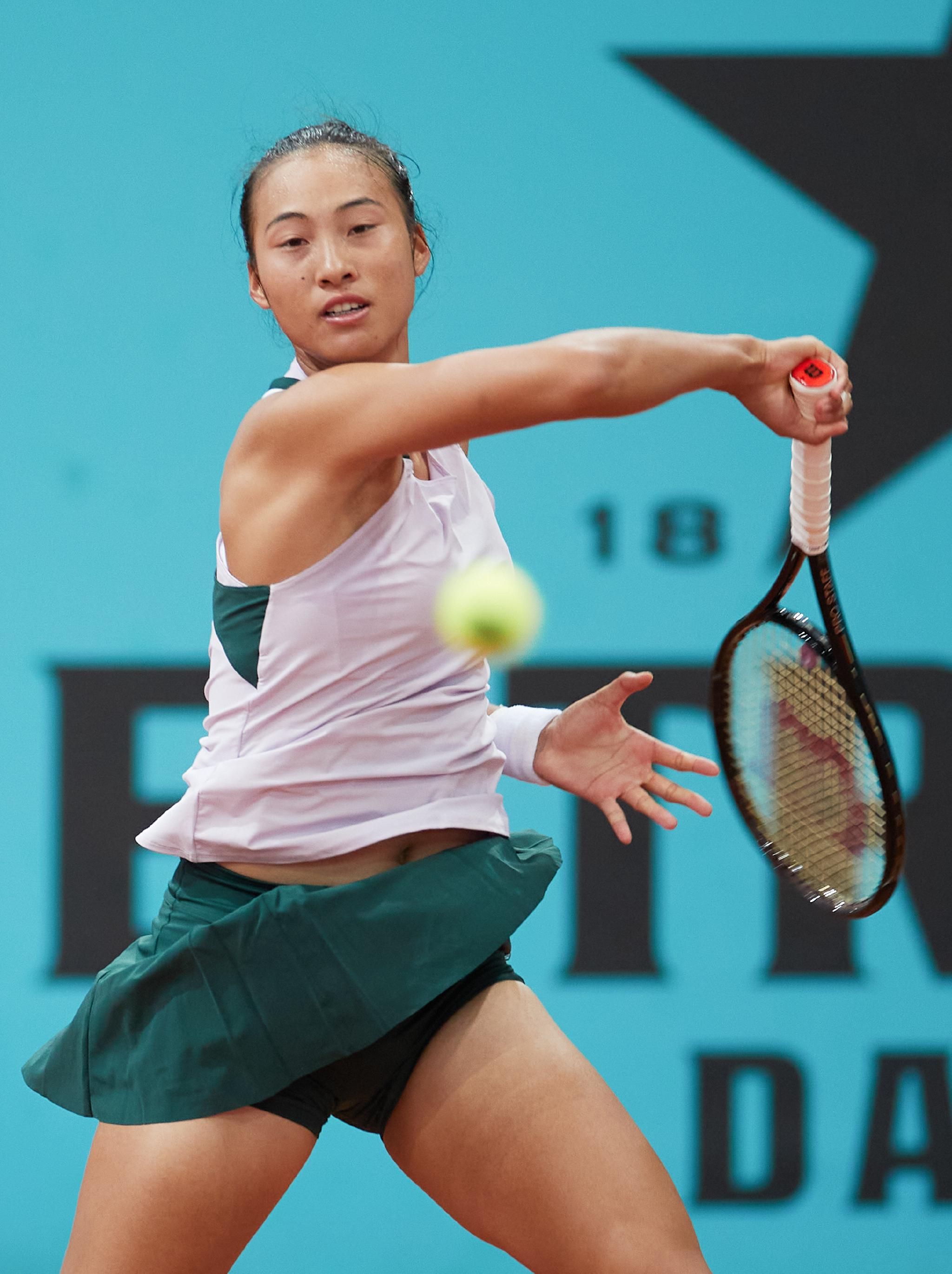 郑钦文爆冷无缘法网女单16强,中国金花郑钦文首进大满贯八强