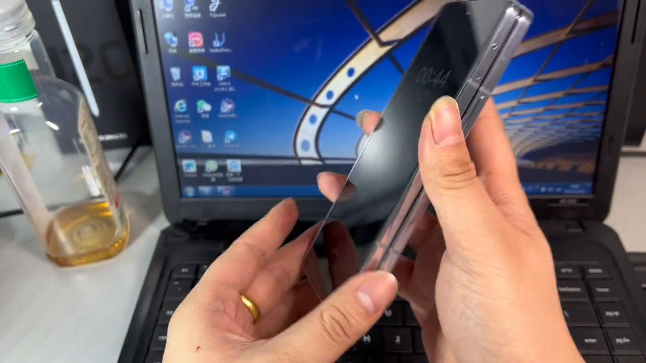 年末了要亏本清仓吗,三星zflip5和w24有什么区别