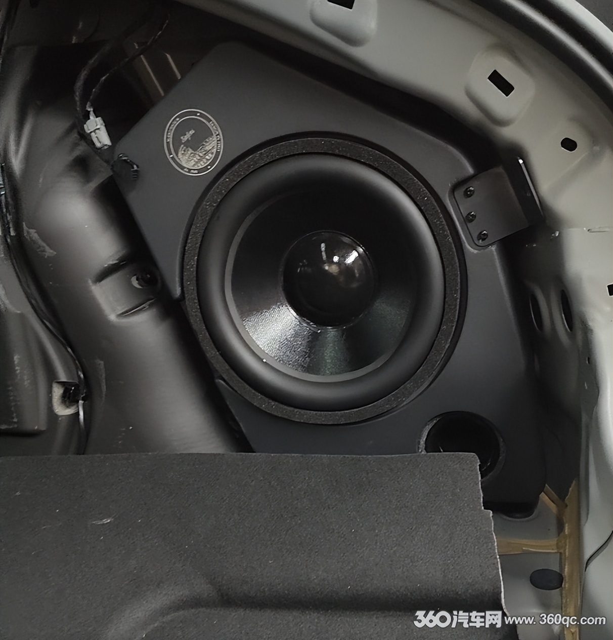 极氪001低音炮安装过程,极氪001普通音响如何调重低音