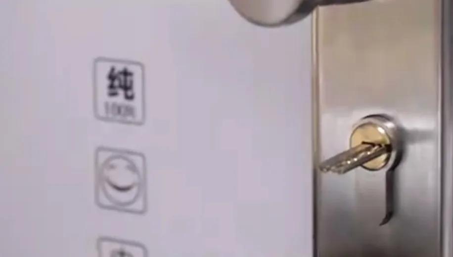 开锁不小心钥匙断了怎么办,防盗门钥匙拔不出来怎样取锁芯