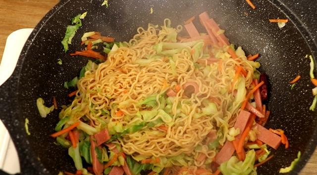 方便面神仙吃法简单又方便不辣 (不一样的方便面吃法快学起来吧)