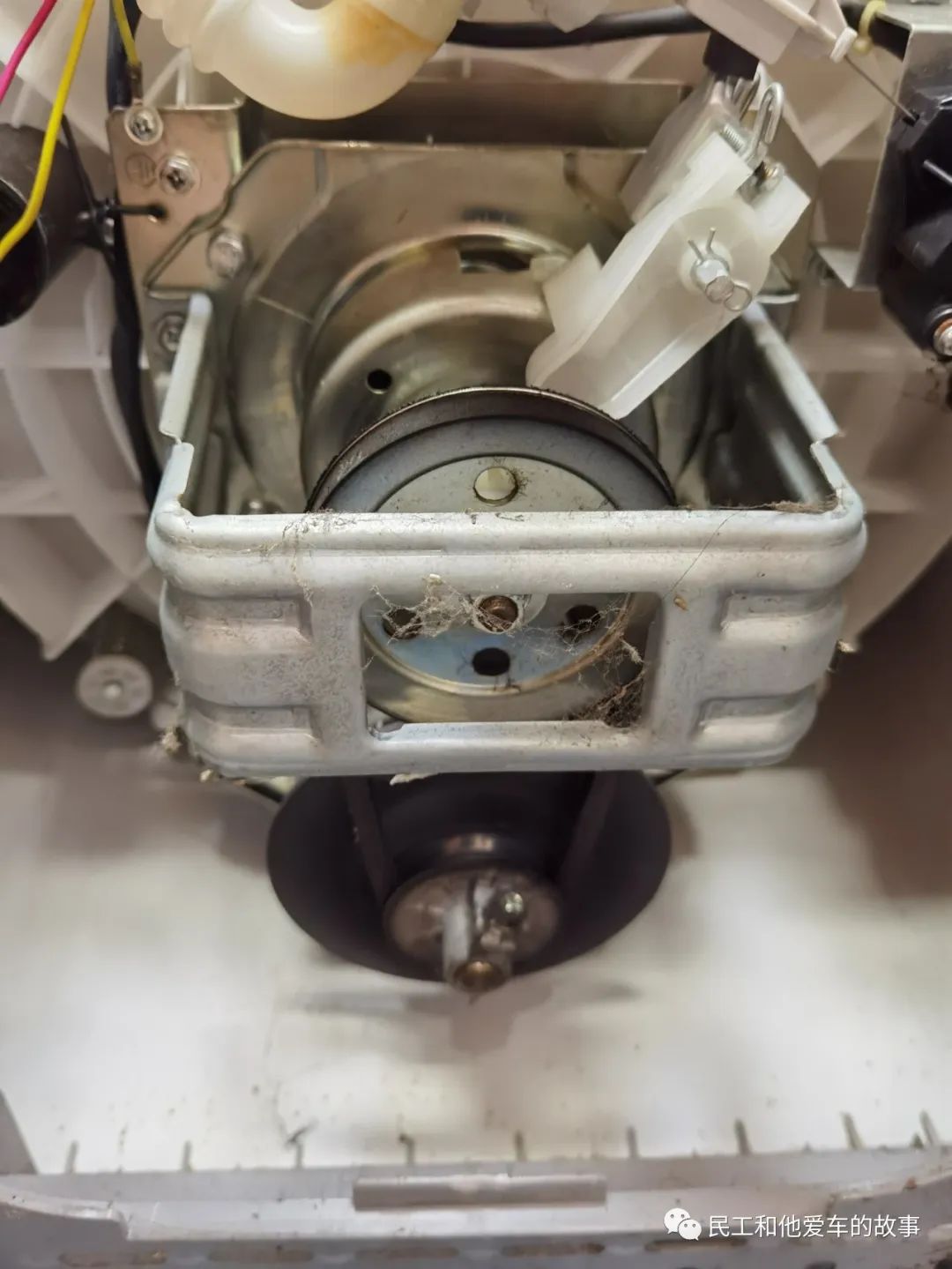 洗衣机甩干不好用，给他换个离合器，结果还是不行，只能扔了