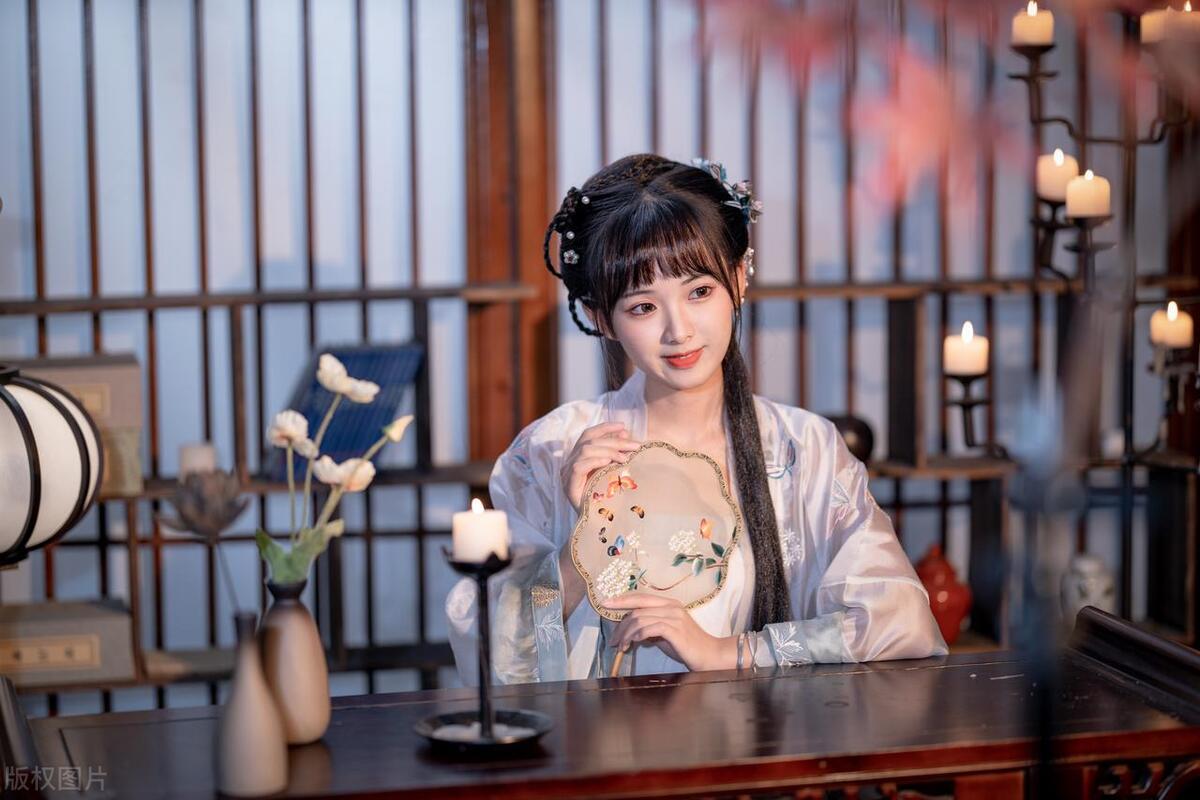 一天一首古诗词90：《花非花》，提升记忆力