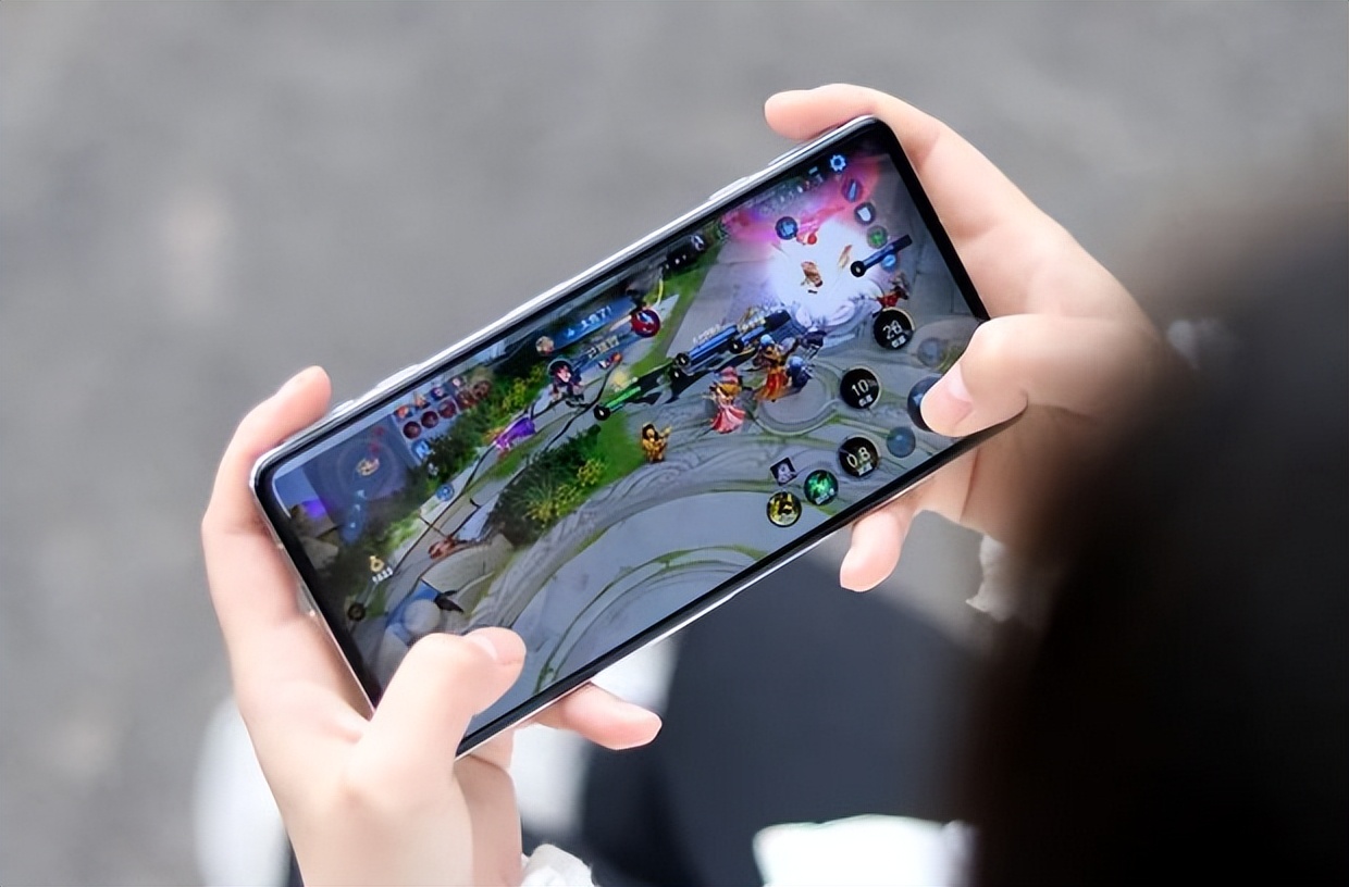 不玩游戏12+256和8+256建议买哪个,玩游戏8+256和12+256差距大吗