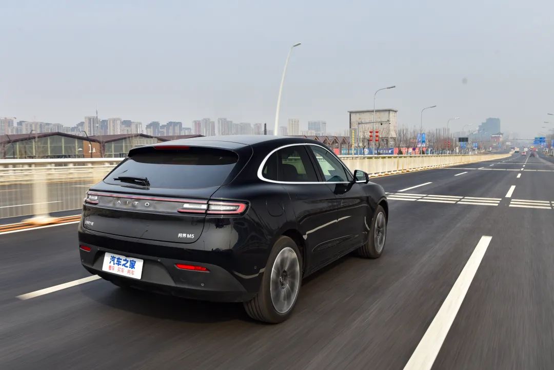 问界m5和汉兰达驾乘感受,问界m5m7油耗