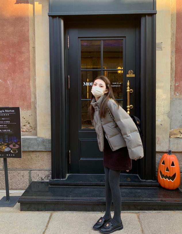 短款羽绒服简约穿搭穿出高级感,小个子冬天穿长款羽绒服好看吗