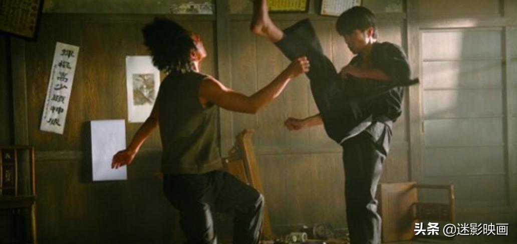 外媒评价周星驰少林足球电影,少林足球周星驰国语版电影