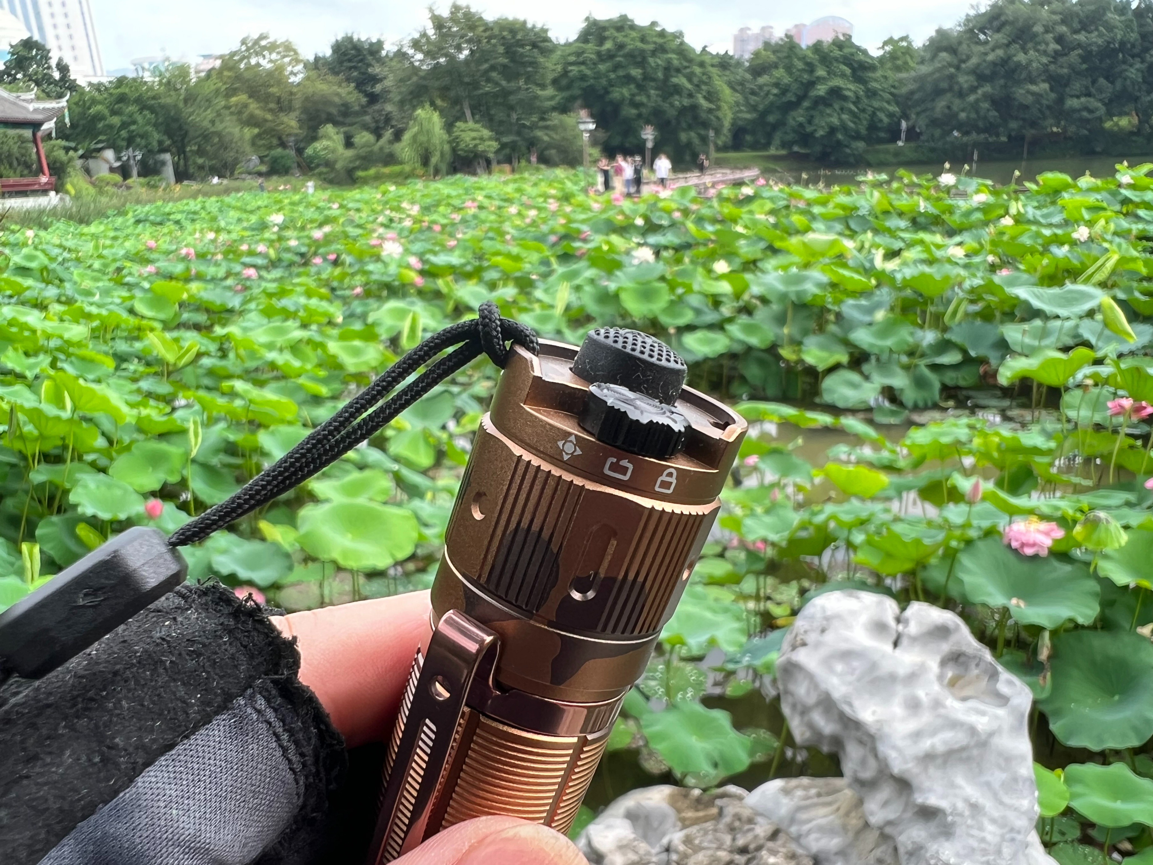 fenixtk22手电评测,fenixtk20uev2.0战术手电