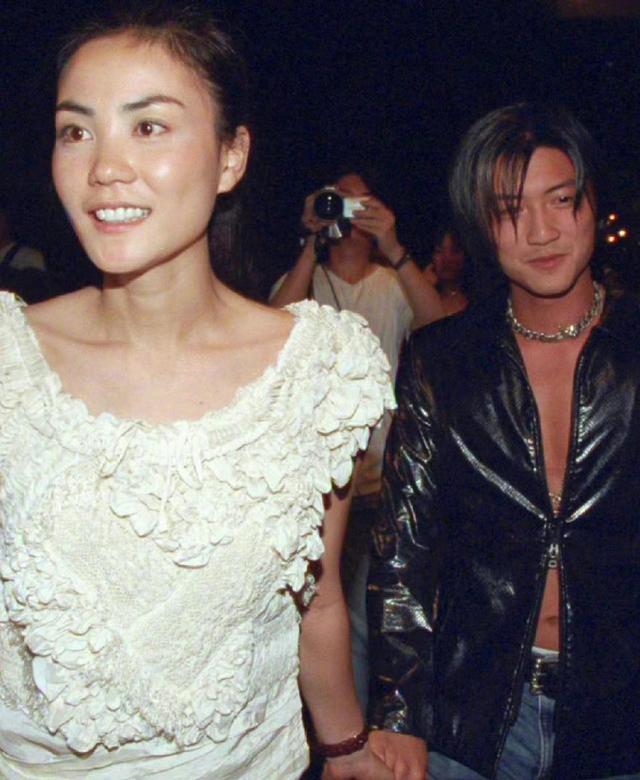 王菲谢霆锋情路历程,王菲和谢霆锋之间兜兜转转的爱情