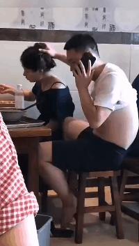 女朋友的房间里找到的工具,她说是手电筒,真以为我不懂吗?