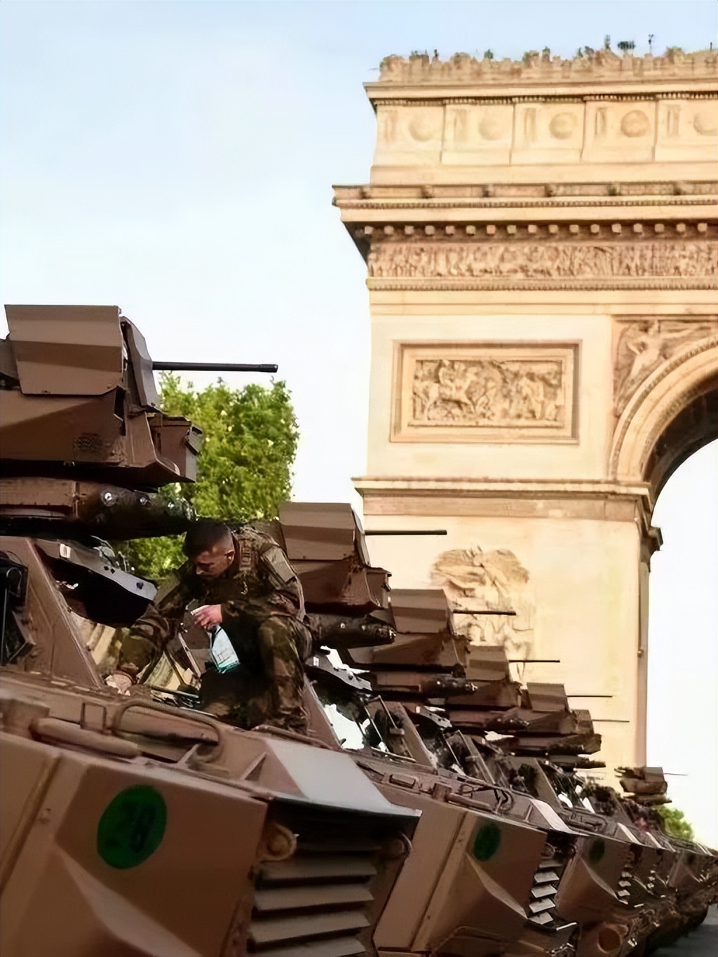 21岁Anais在法国：沉迷奢侈品欠巨额网贷，异国浪子回头拿全额奖