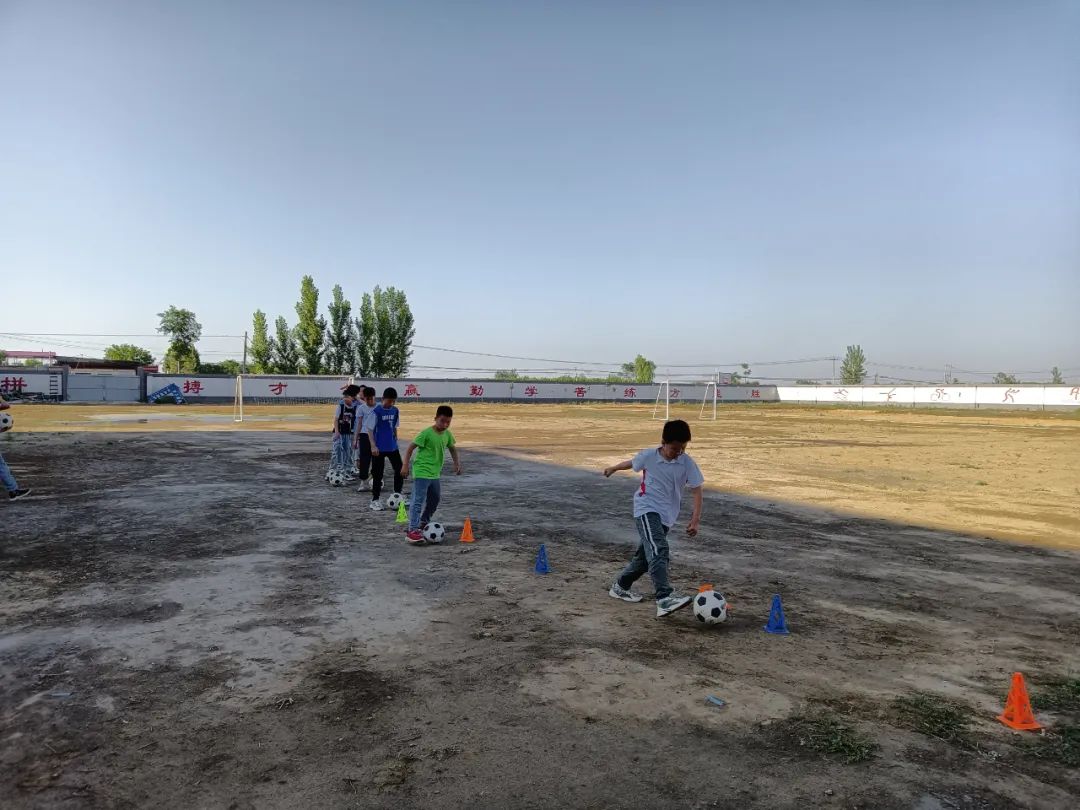 乡村少年足球,乡村篮球赛场上逐梦的年轻人