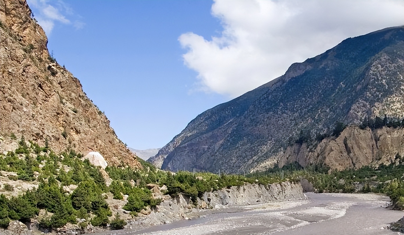 卡利甘达基峡谷深度,尼泊尔的卡利甘达基峡谷