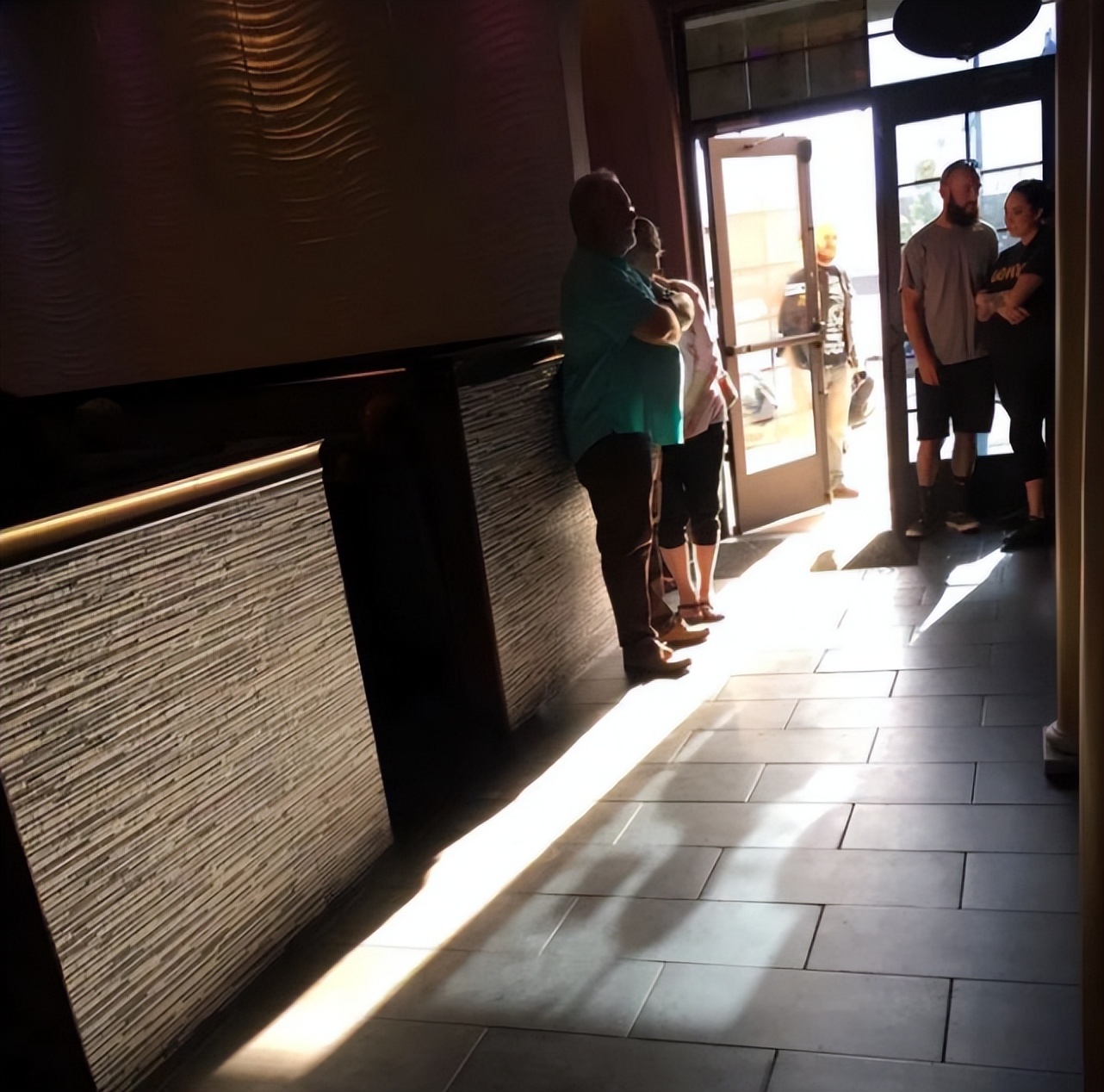 在美国餐厅打工有小费吗,在美国中餐厅吃饭不给小费