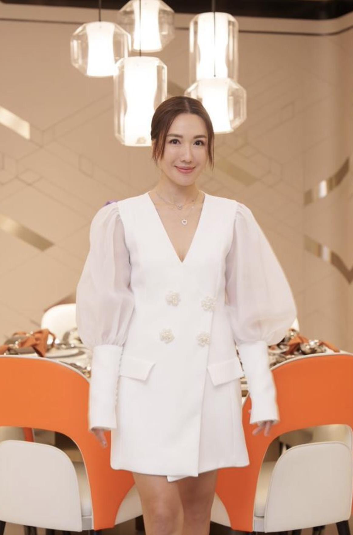 李施嬅说爱情工作可以同时进行,李施嬅发文宣布结婚