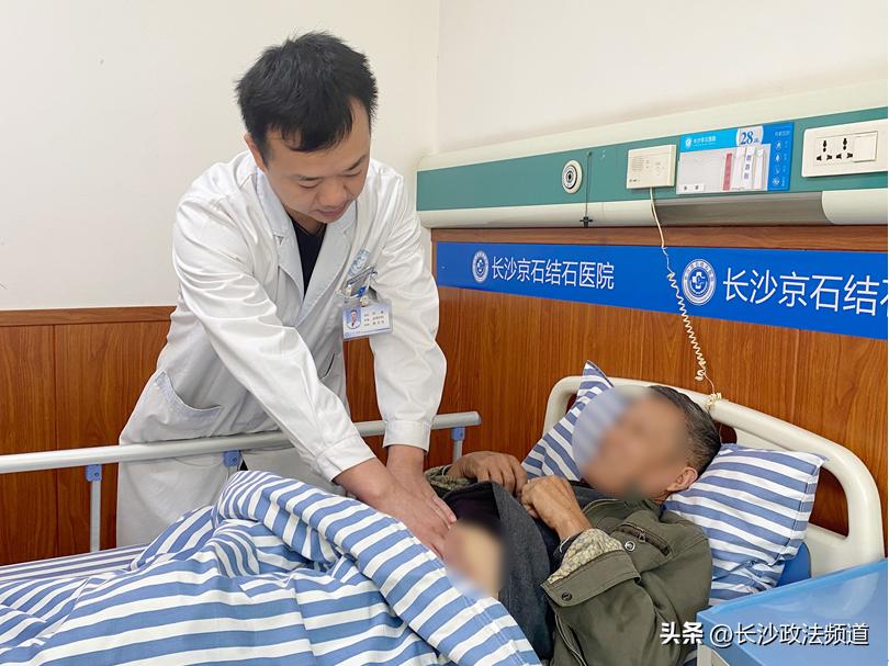 嗲嗲长期夜尿十几次却霸蛮硬抗，今突然尿不出、尿血方紧急就医