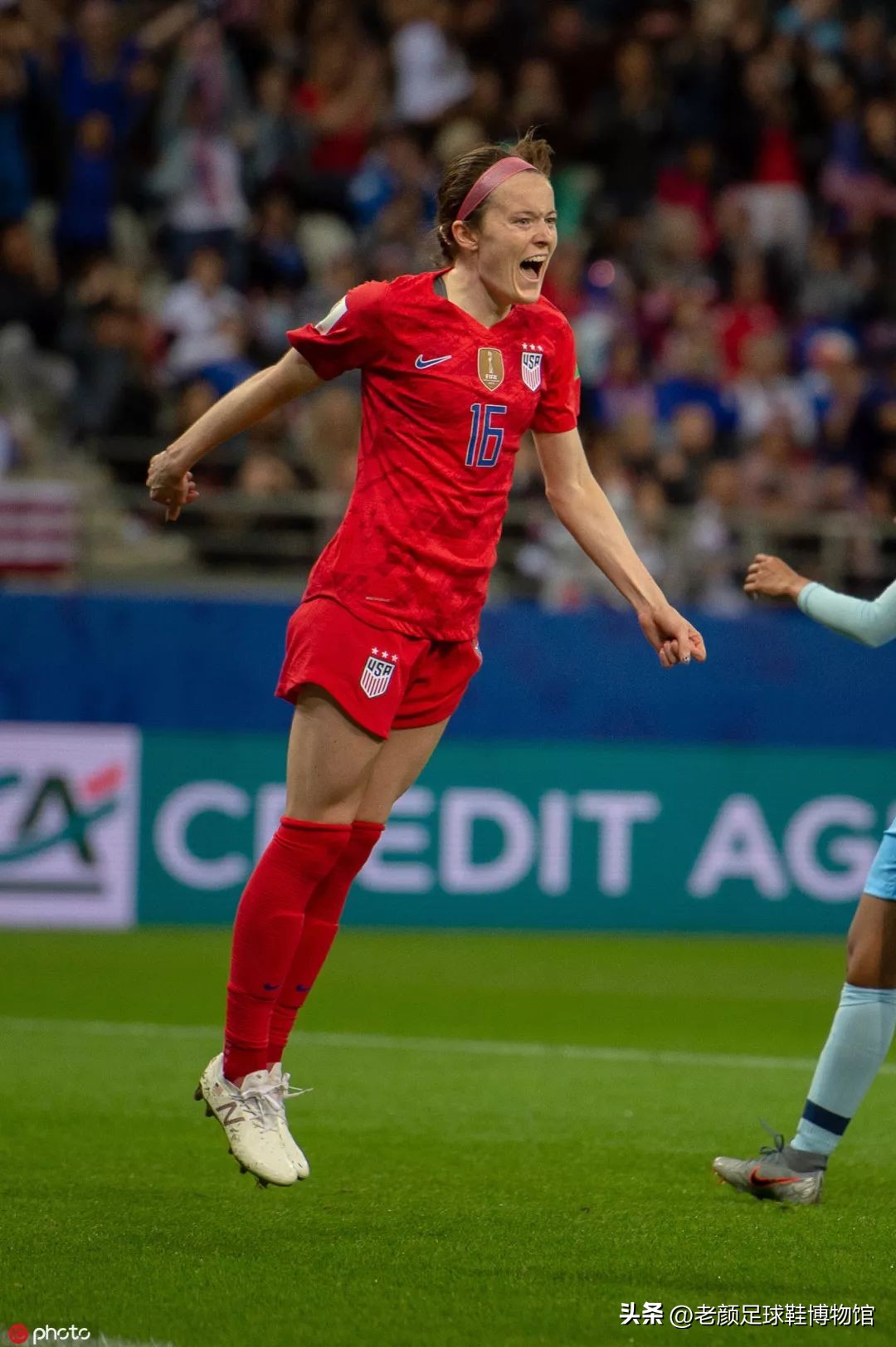 曼联英格兰队双料队长代言，最先将碳板植入足球鞋的品牌是它