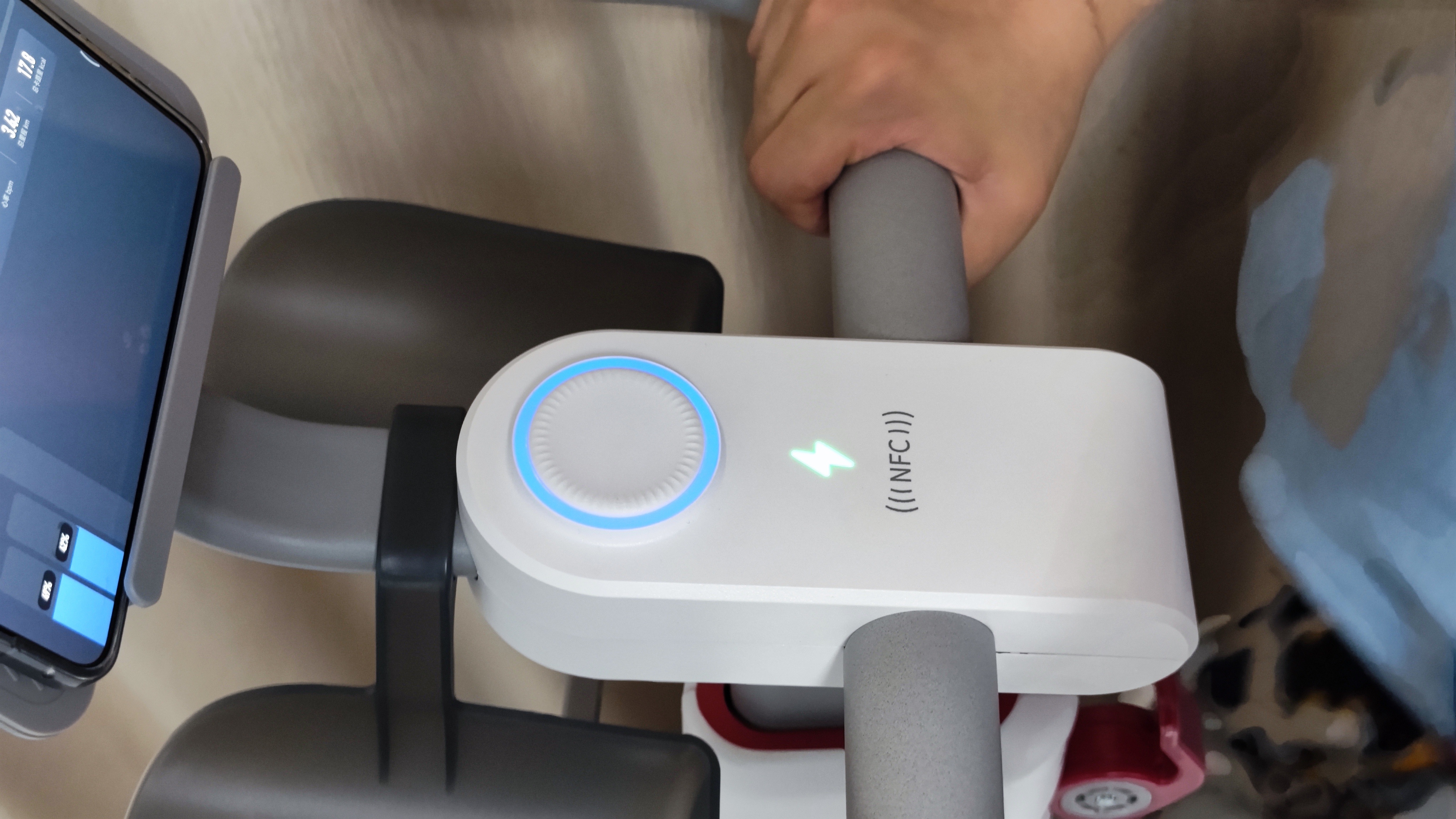 动感单车伤脚吗,动感单车利与弊