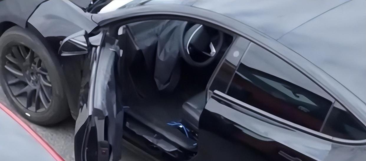 特斯拉公开的秘密,特斯拉换新版高性能前脸