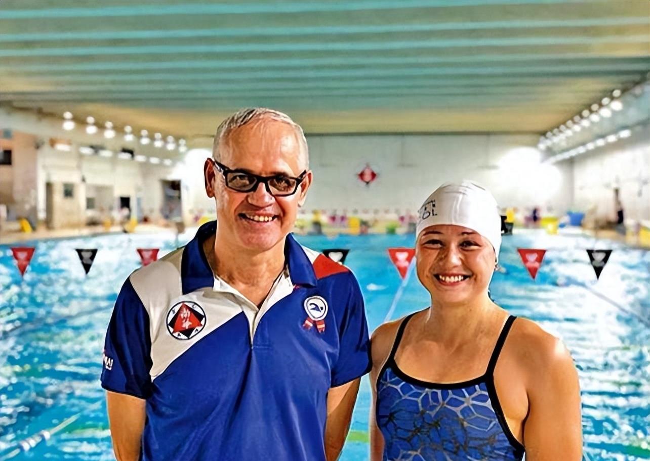 何诗蓓夺冠奏国歌,何诗蓓破世界纪录