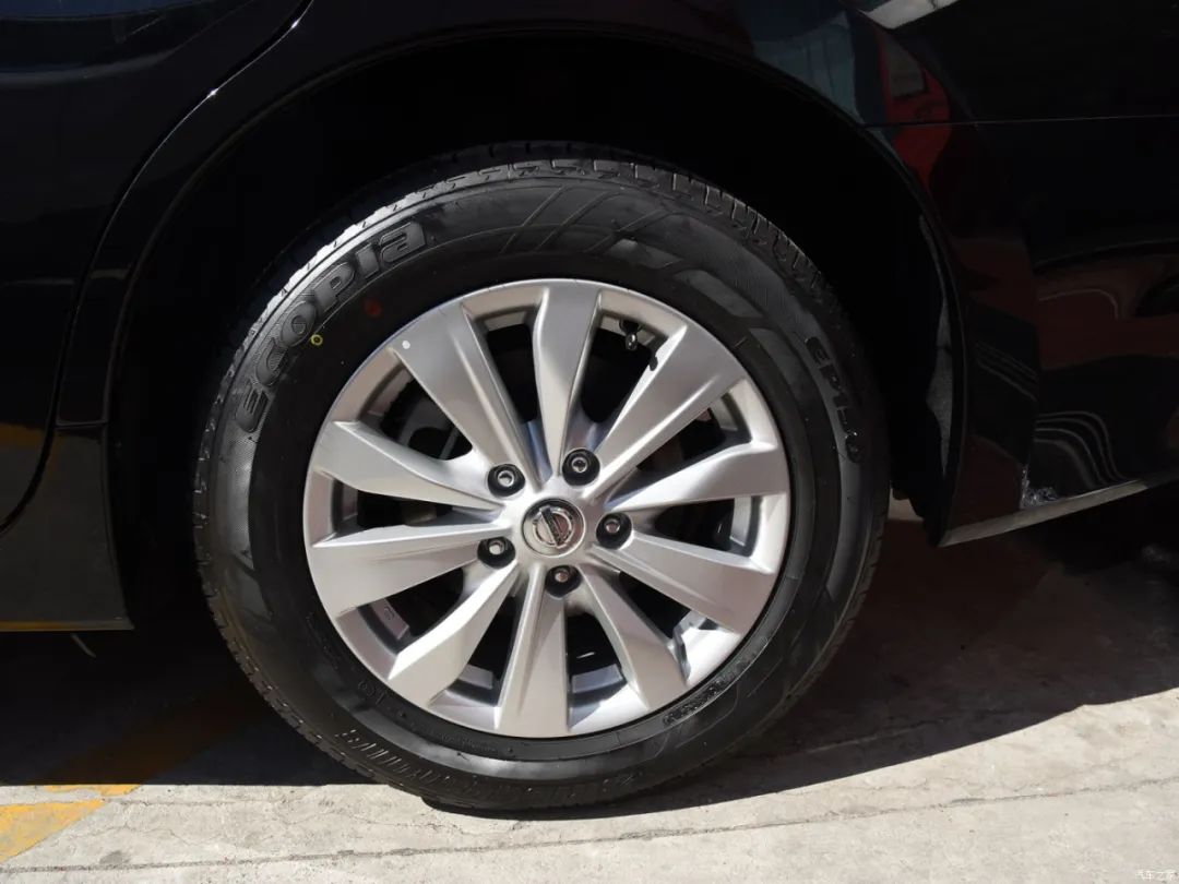 二手天籁11万左右,郑州市二手日产天籁车2万元左右