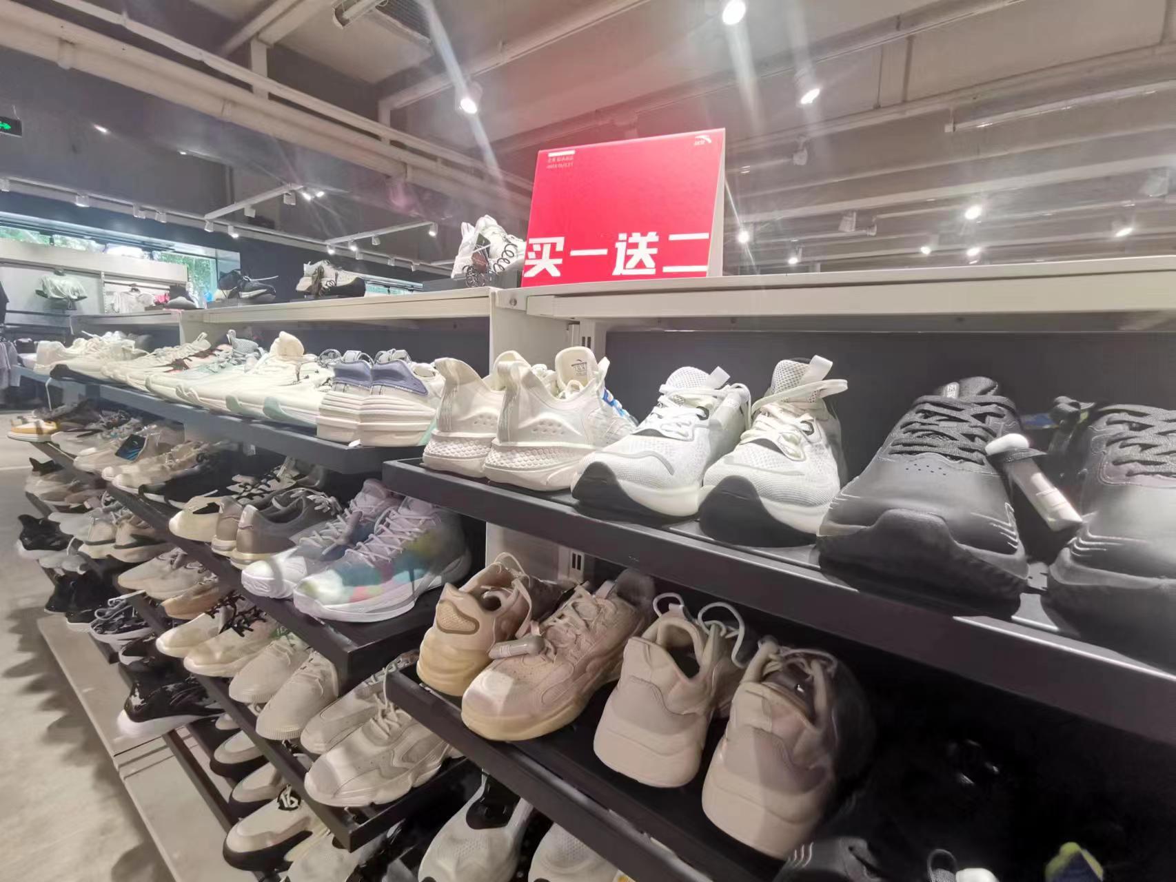 疫后的运动鞋服品牌折扣力度有多强？我们南下晋江探访安踏工厂店